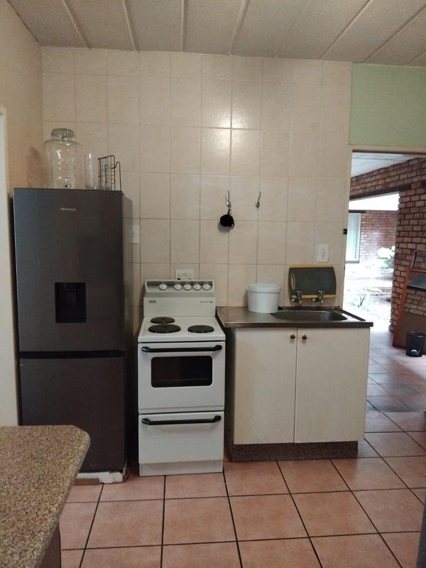 To Let 1 Bedroom Property for Rent in Kannoniers Park North West